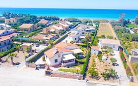 Case Vacanze Mare Nostrum - Villas In Front Of The Beach With Pool