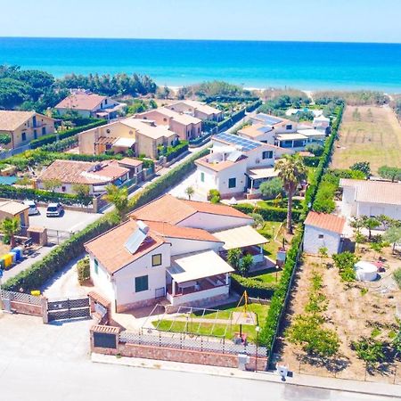 Case Vacanze Mare Nostrum - Villas In Front Of The Beach With Pool Campofelice Di Roccella Dış mekan fotoğraf