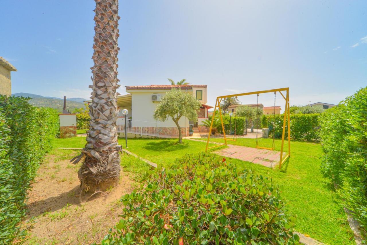 Case Vacanze Mare Nostrum - Villas In Front Of The Beach With Pool Campofelice Di Roccella Dış mekan fotoğraf