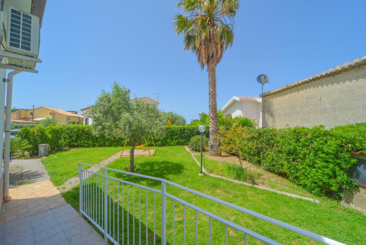 Case Vacanze Mare Nostrum - Villas In Front Of The Beach With Pool Campofelice Di Roccella Dış mekan fotoğraf