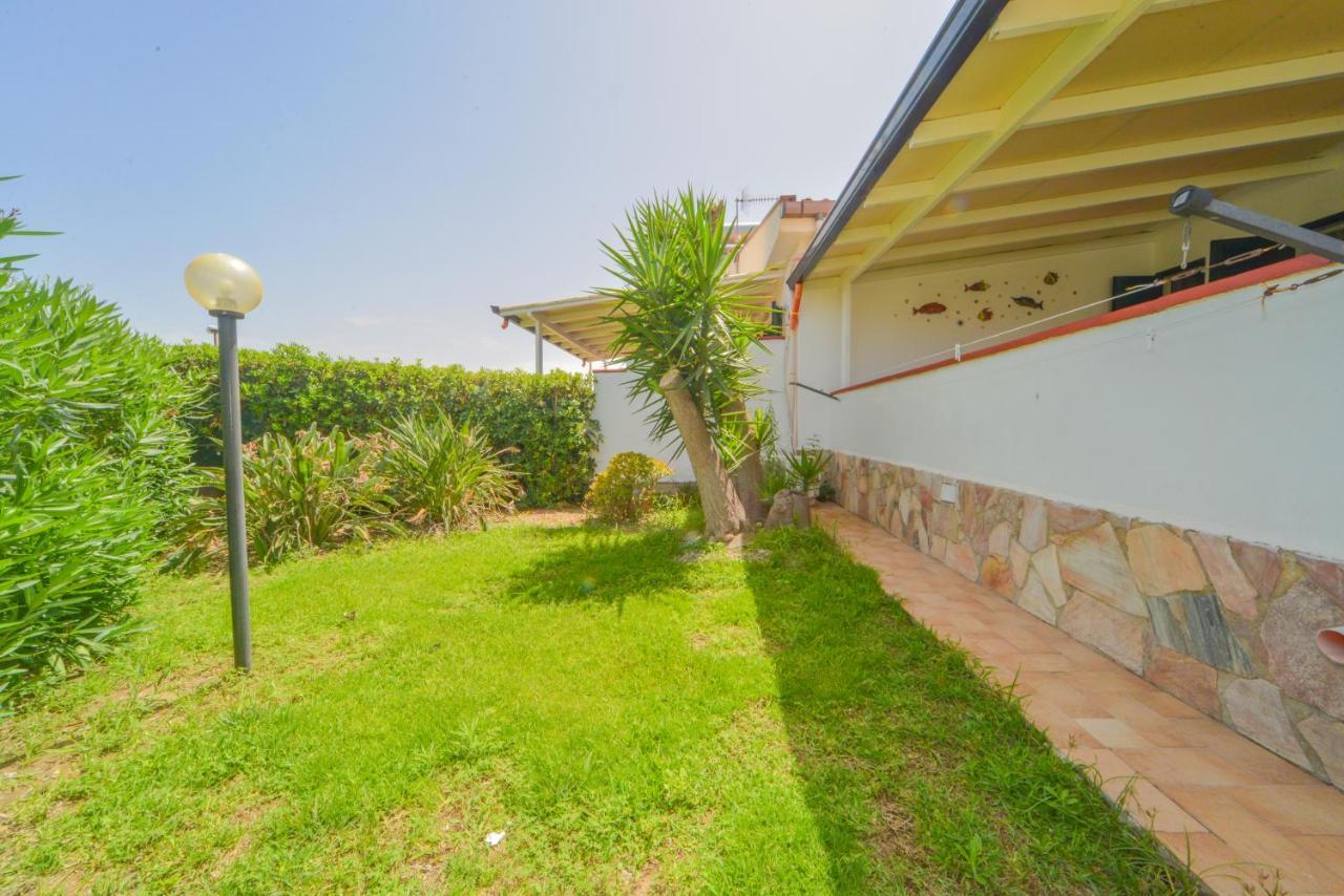 Case Vacanze Mare Nostrum - Villas In Front Of The Beach With Pool Campofelice Di Roccella Dış mekan fotoğraf