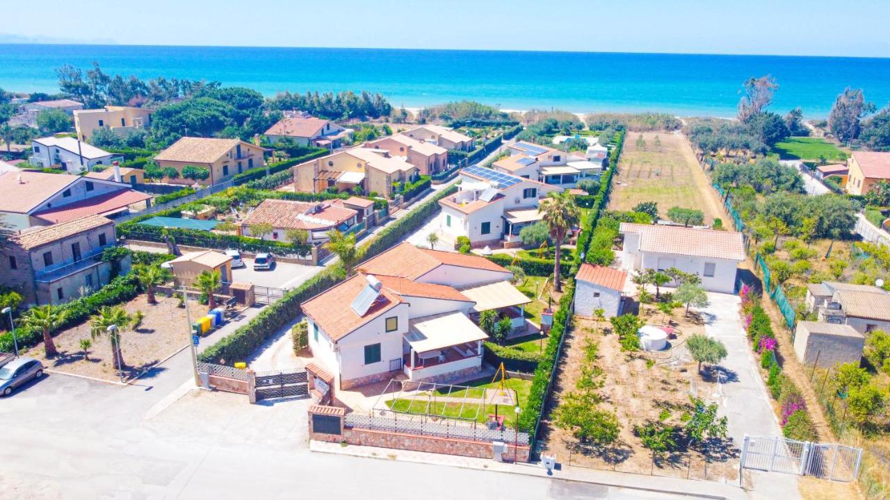 Case Vacanze Mare Nostrum - Villas In Front Of The Beach With Pool Campofelice Di Roccella Dış mekan fotoğraf