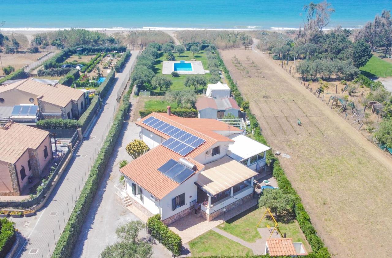 Case Vacanze Mare Nostrum - Villas In Front Of The Beach With Pool Campofelice Di Roccella Dış mekan fotoğraf