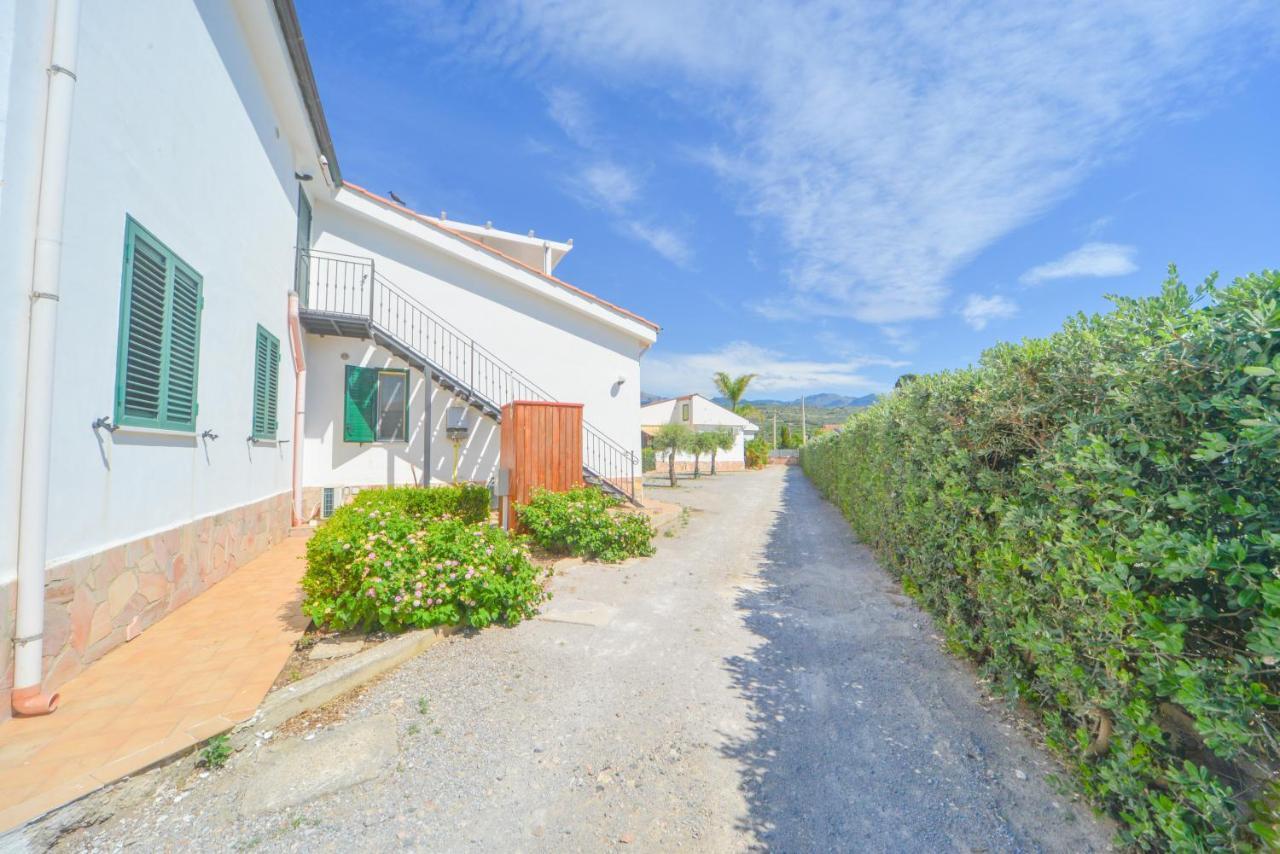 Case Vacanze Mare Nostrum - Villas In Front Of The Beach With Pool Campofelice Di Roccella Dış mekan fotoğraf